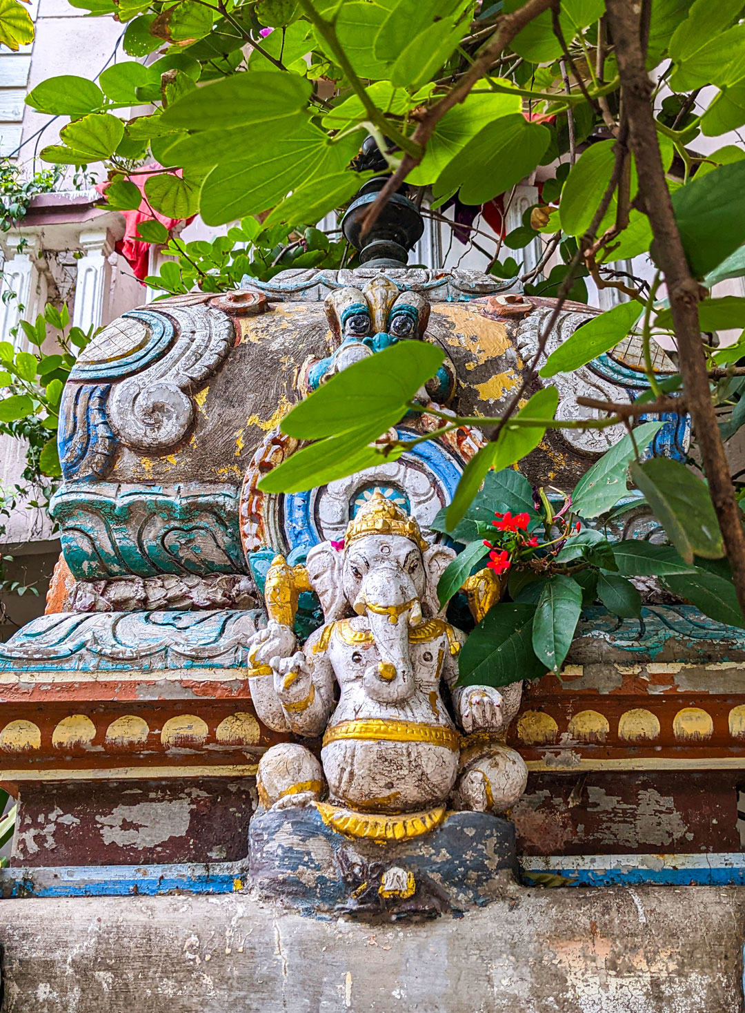 Ganesha Statue am Straßenrand in Kottivakkam, Chennai, Indien (27. Oktober 2022)