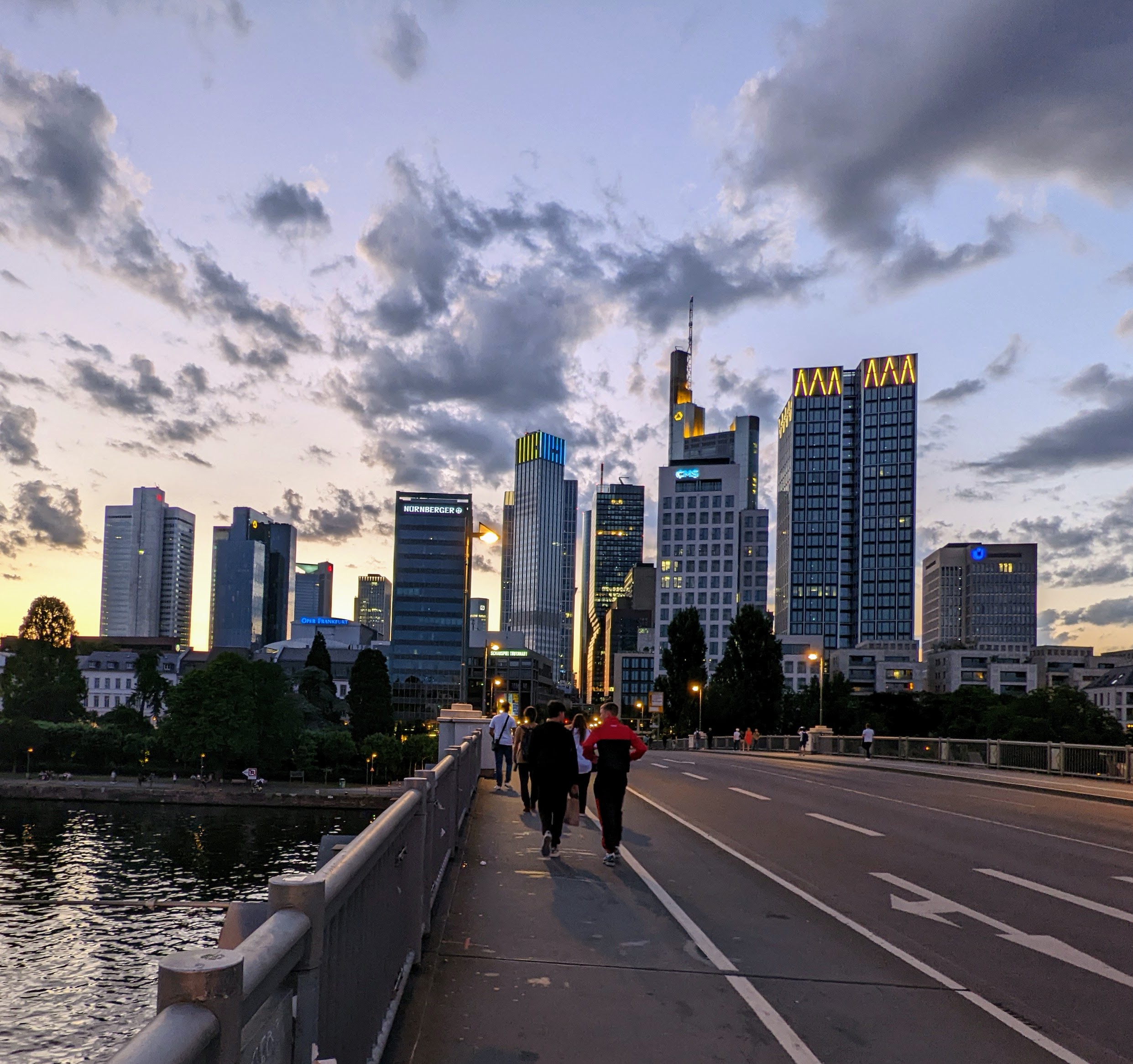 Regionaler Verankerung oder Unternehmensbezug.
